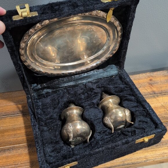 Vintage International Silver Salt & Pepper Shakers Oval Tray Silver-Plated Boxed - Picture 1 of 6
